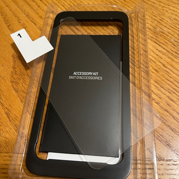 Otterbox iPhone X/XS Screen Protector - Picture 4 of 5